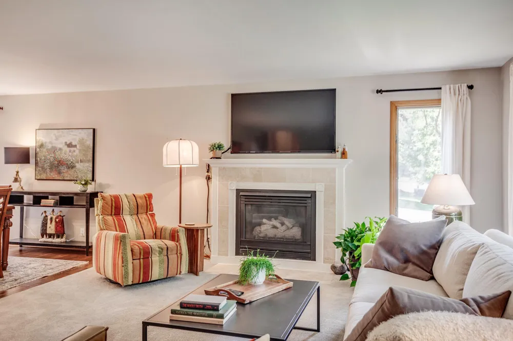 1395 Farmdale Road Mendota Heights, MN 55118