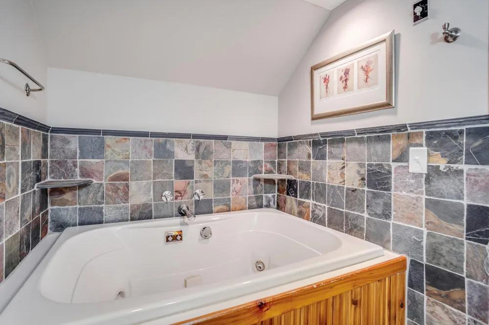 1395 Farmdale Road Mendota Heights, MN 55118