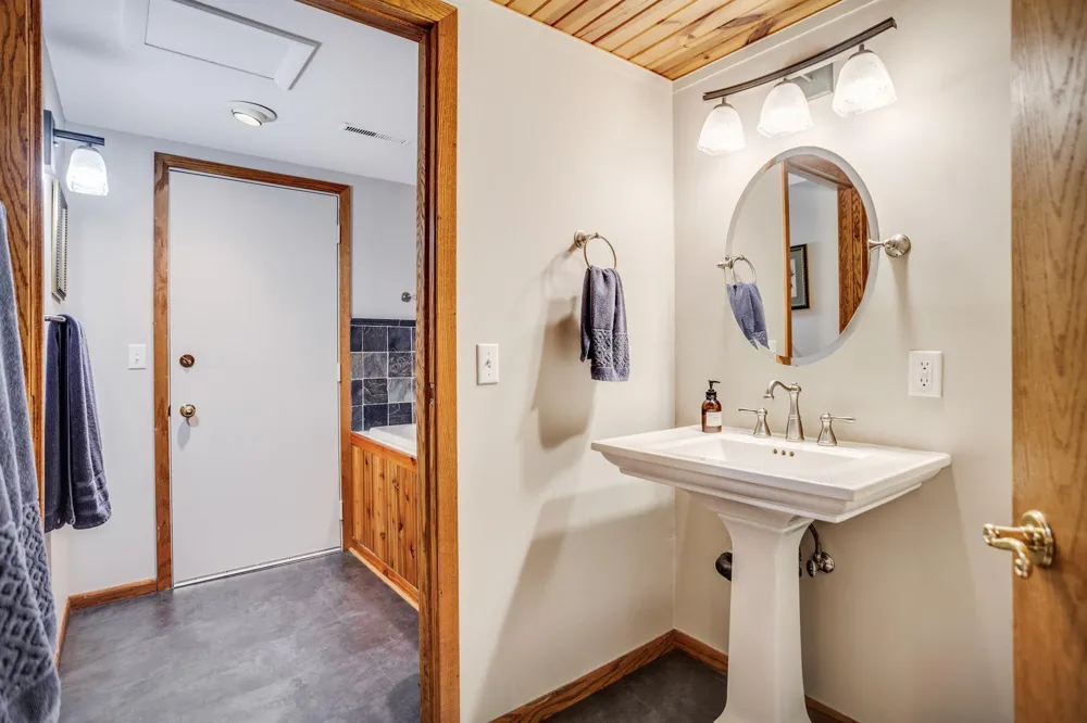 1395 Farmdale Road Mendota Heights, MN 55118