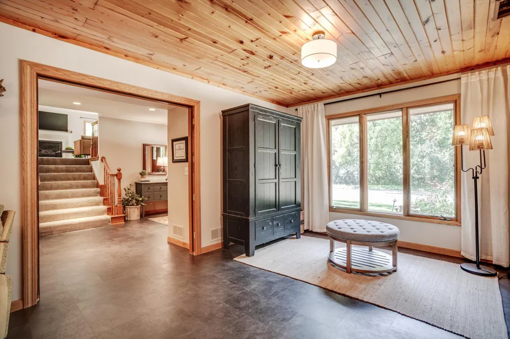 1395 Farmdale Road Mendota Heights, MN 55118