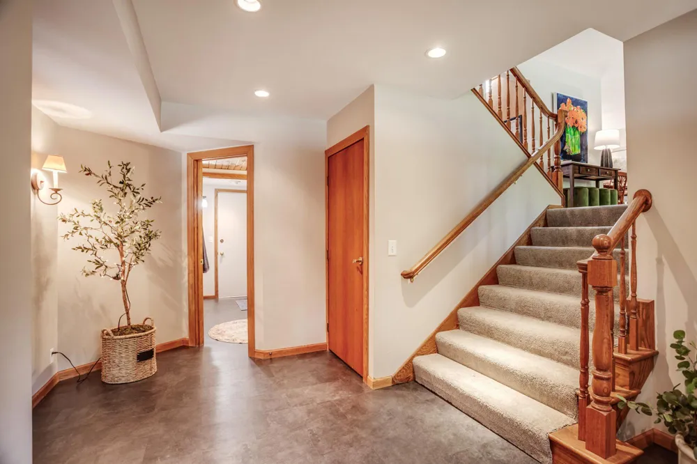 1395 Farmdale Road Mendota Heights, MN 55118