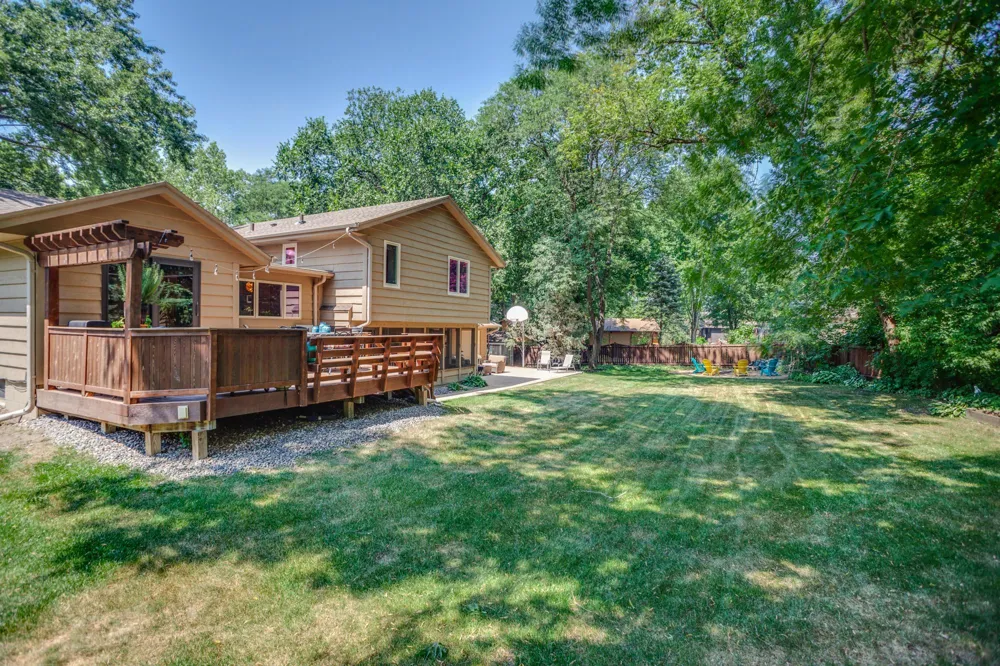 1395 Farmdale Road Mendota Heights, MN 55118