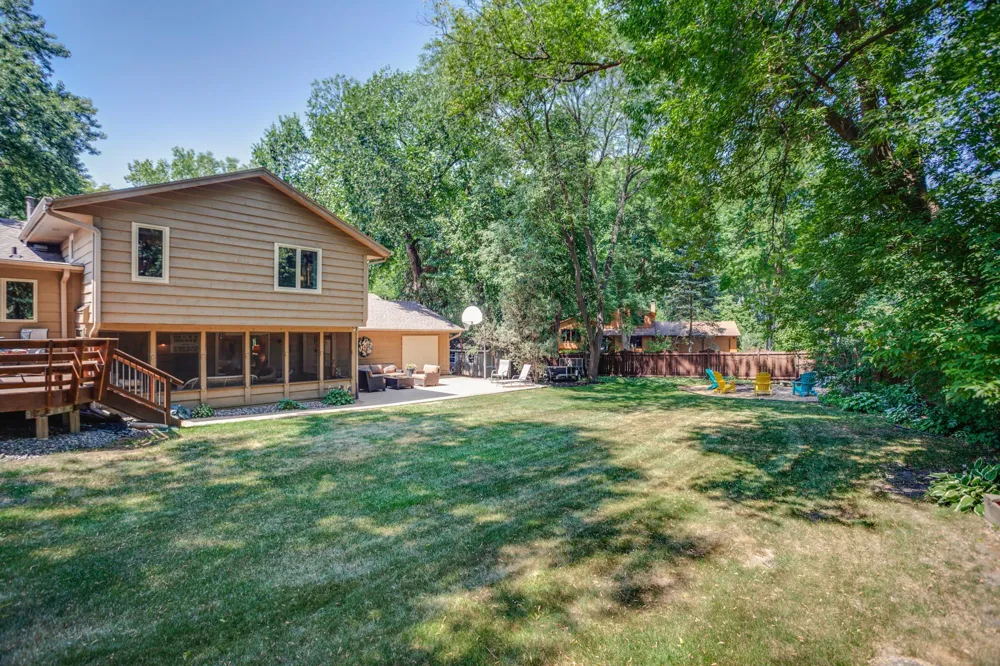1395 Farmdale Road Mendota Heights, MN 55118