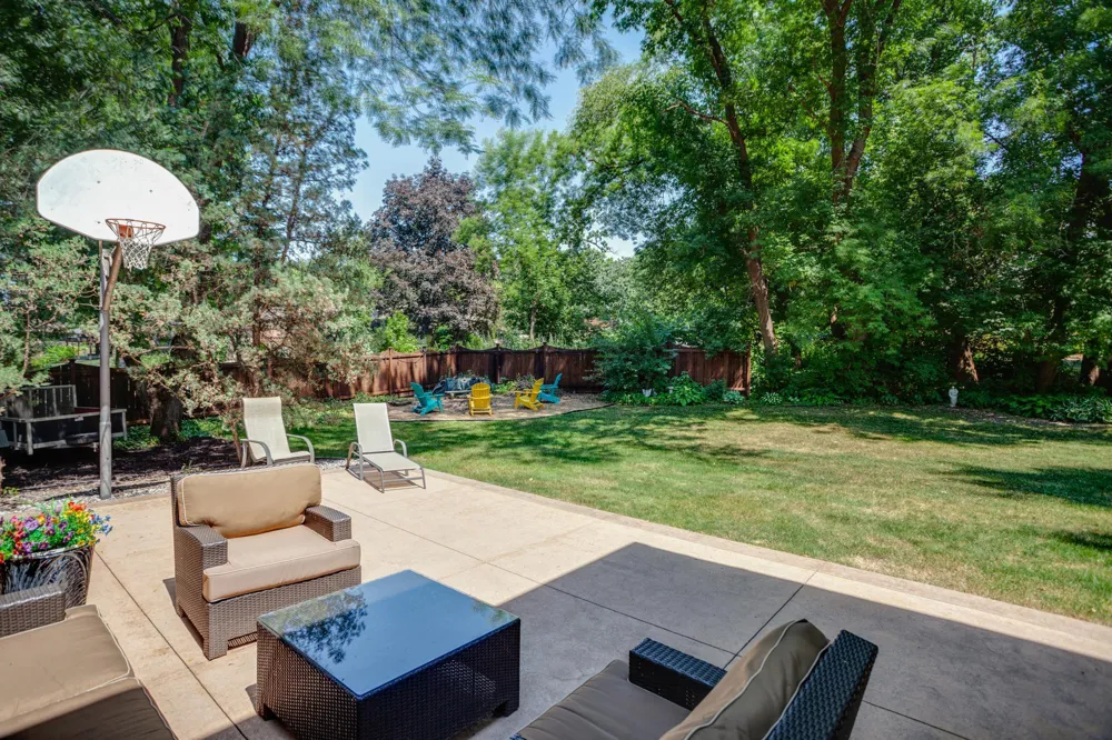 1395 Farmdale Road Mendota Heights, MN 55118