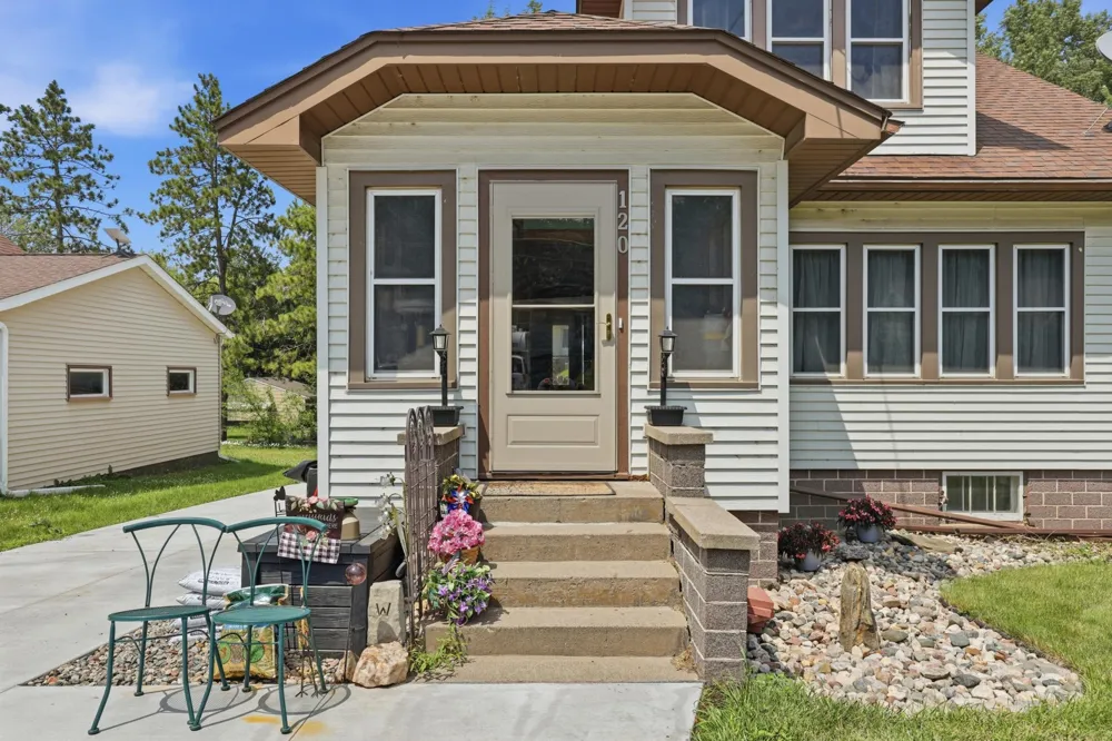 120 Park Place W Norwood Young America, MN 55368