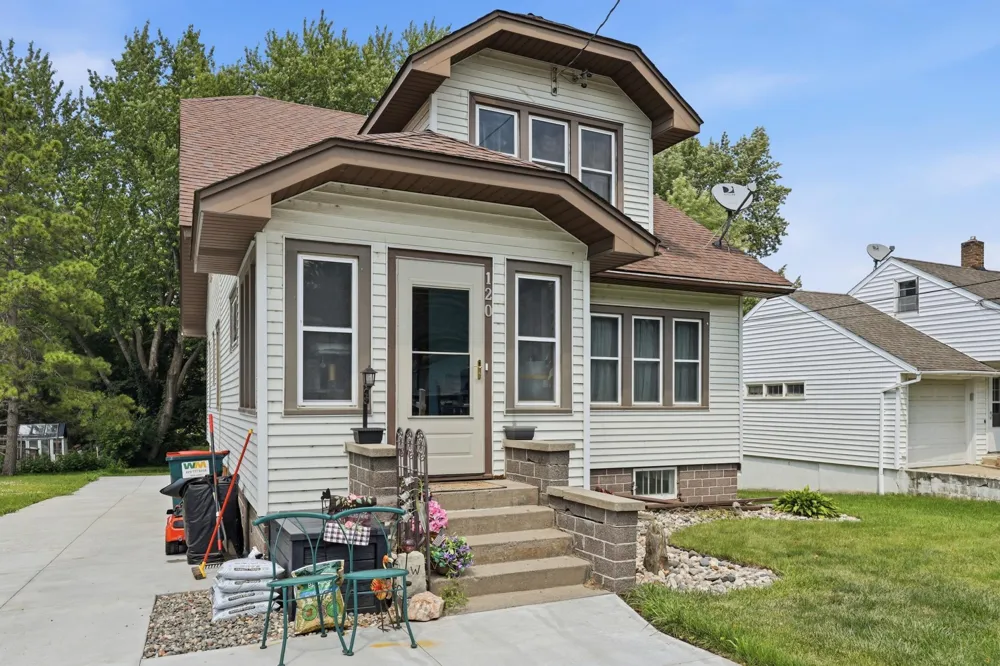 120 Park Place W Norwood Young America, MN 55368