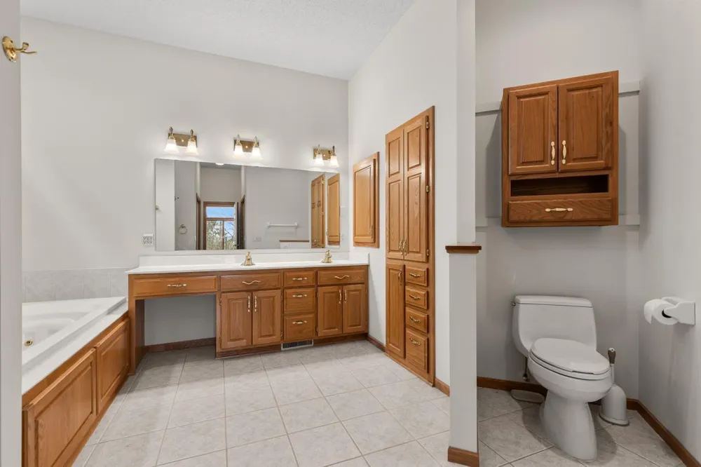 10471 Spyglass Drive Eden Prairie, MN 55347
