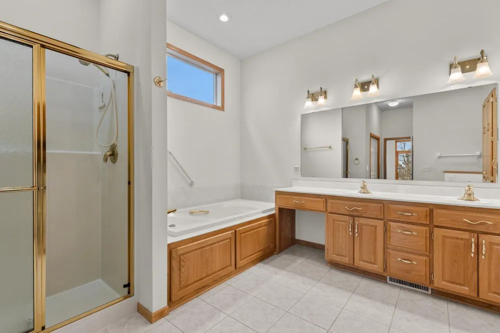 10471 Spyglass Drive Eden Prairie, MN 55347