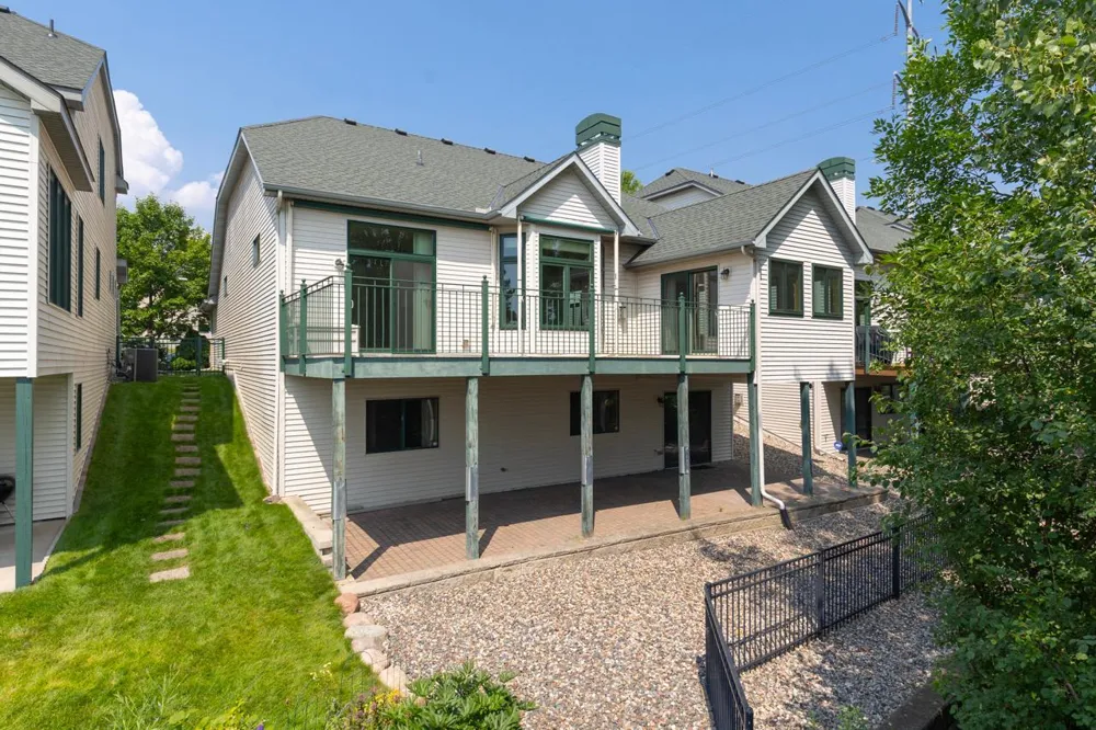 10471 Spyglass Drive Eden Prairie, MN 55347
