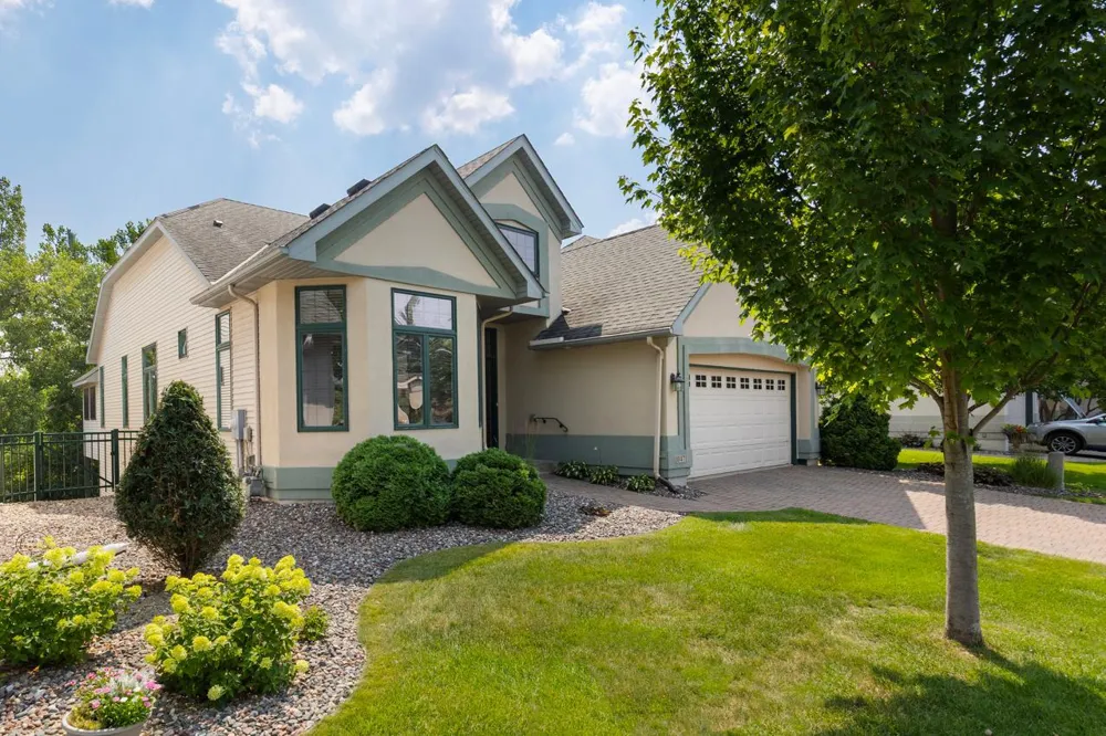 10471 Spyglass Drive Eden Prairie, MN 55347