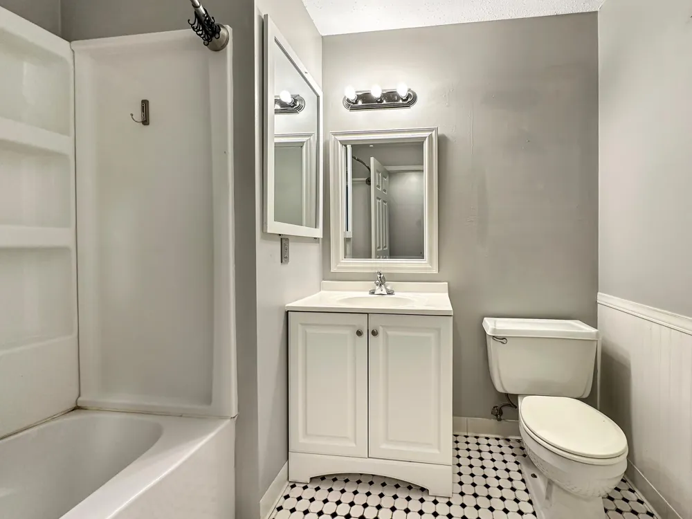 607 E Burnsville Parkway #13 Burnsville, MN 55337
