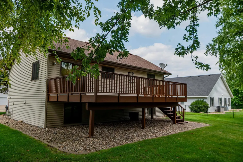 1449 Aretz Court Victoria, MN 55386