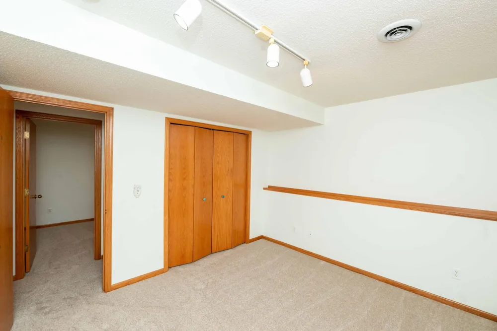1449 Aretz Court Victoria, MN 55386