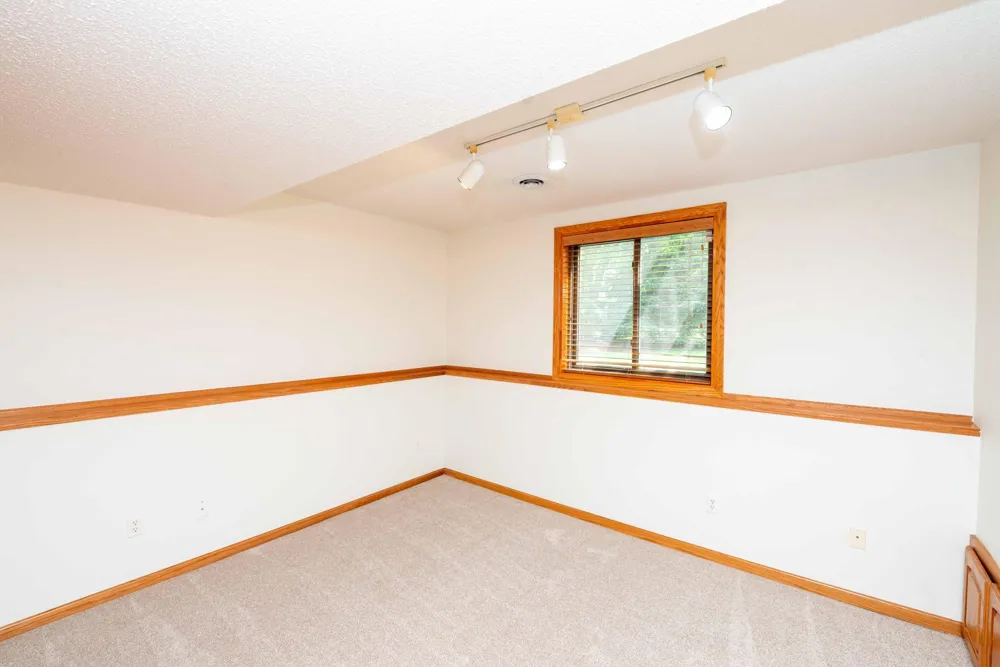 1449 Aretz Court Victoria, MN 55386