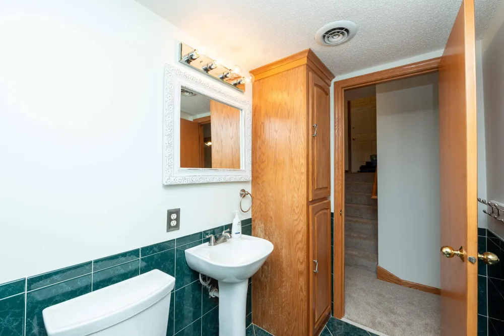 1449 Aretz Court Victoria, MN 55386