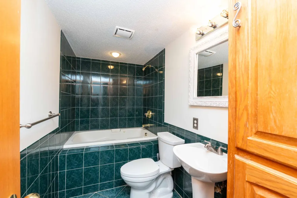 1449 Aretz Court Victoria, MN 55386