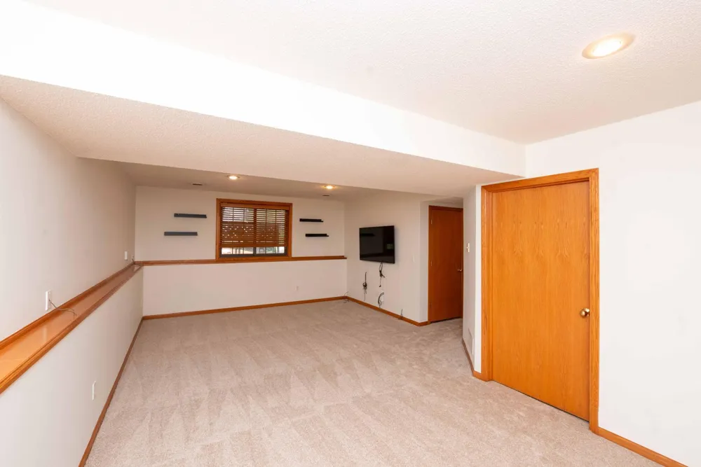1449 Aretz Court Victoria, MN 55386