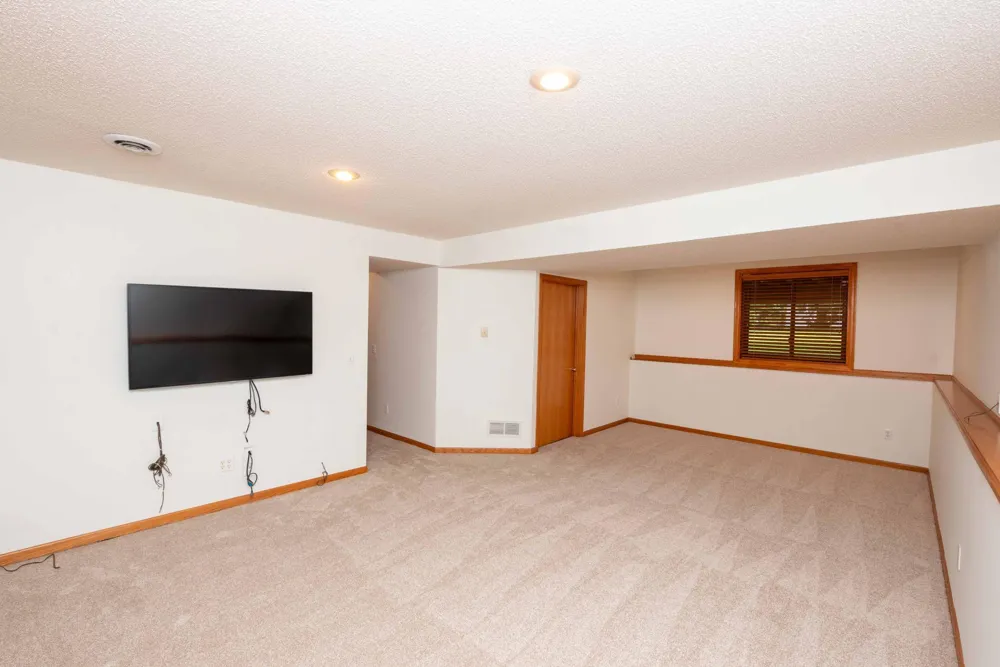 1449 Aretz Court Victoria, MN 55386
