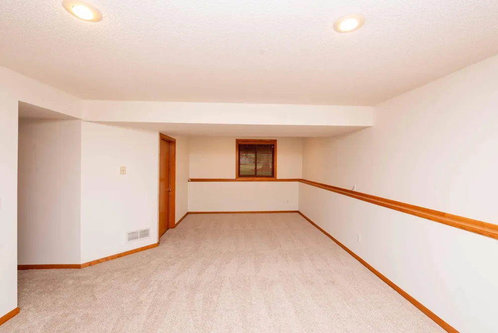 1449 Aretz Court Victoria, MN 55386
