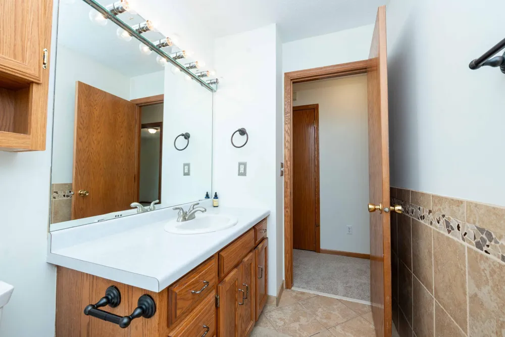 1449 Aretz Court Victoria, MN 55386