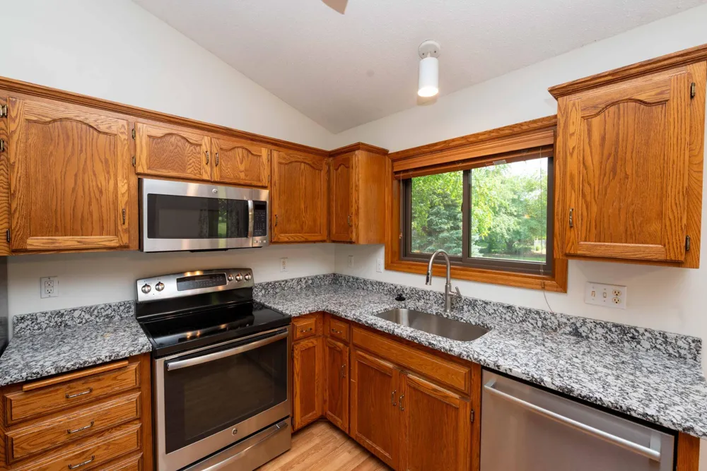 1449 Aretz Court Victoria, MN 55386