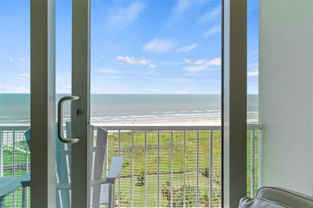 1401 E Beach Drive #809 Galveston, TX 77550