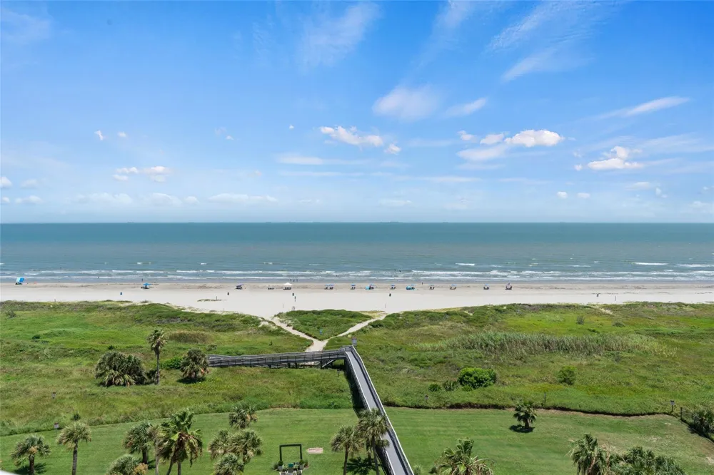1401 E Beach Drive #809 Galveston, TX 77550