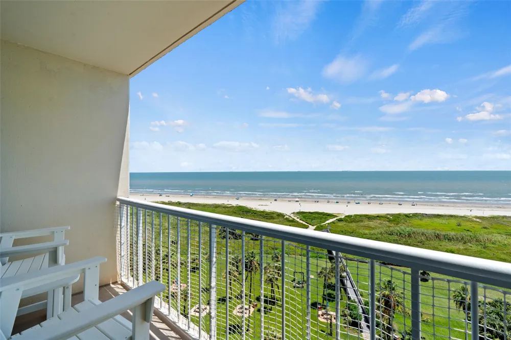 1401 E Beach Drive #809 Galveston, TX 77550