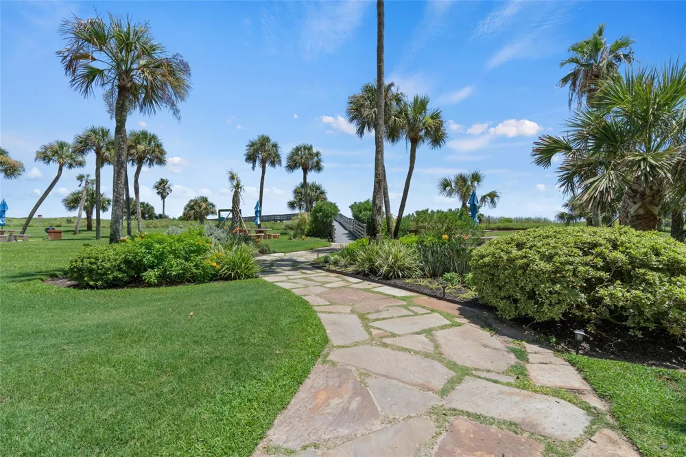 1401 E Beach Drive #809 Galveston, TX 77550