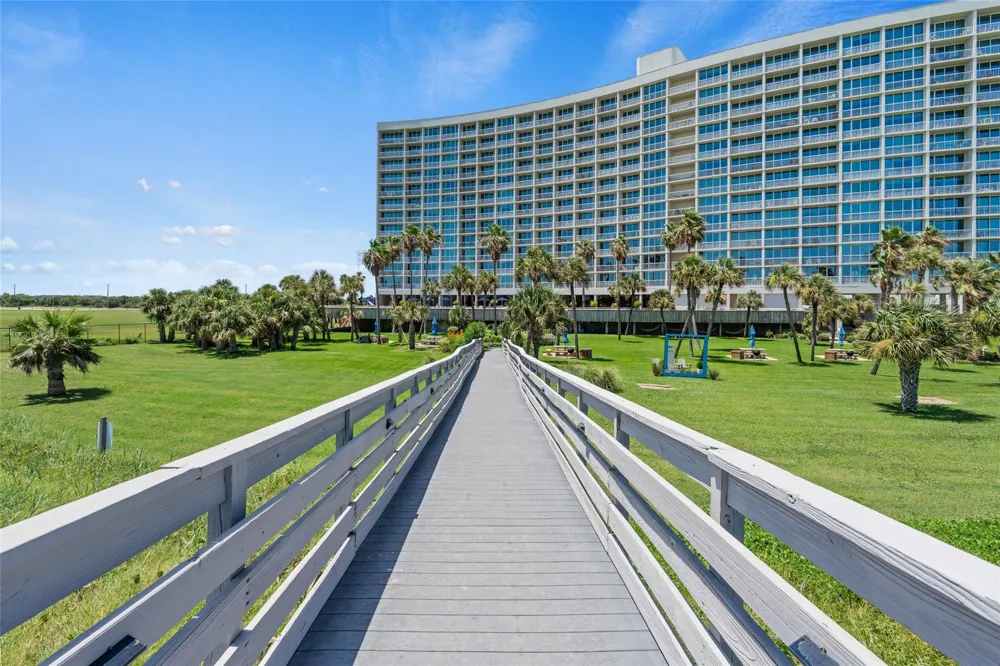 1401 E Beach Drive #809 Galveston, TX 77550