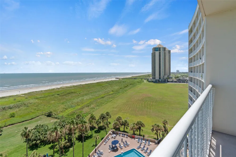 1401 E Beach Drive #809 Galveston, TX 77550