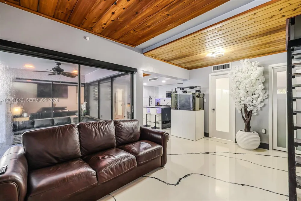 6402 Windmill Gate Rd Miami Lakes, FL 33014