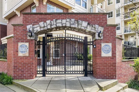 530 4th Avenue W #206