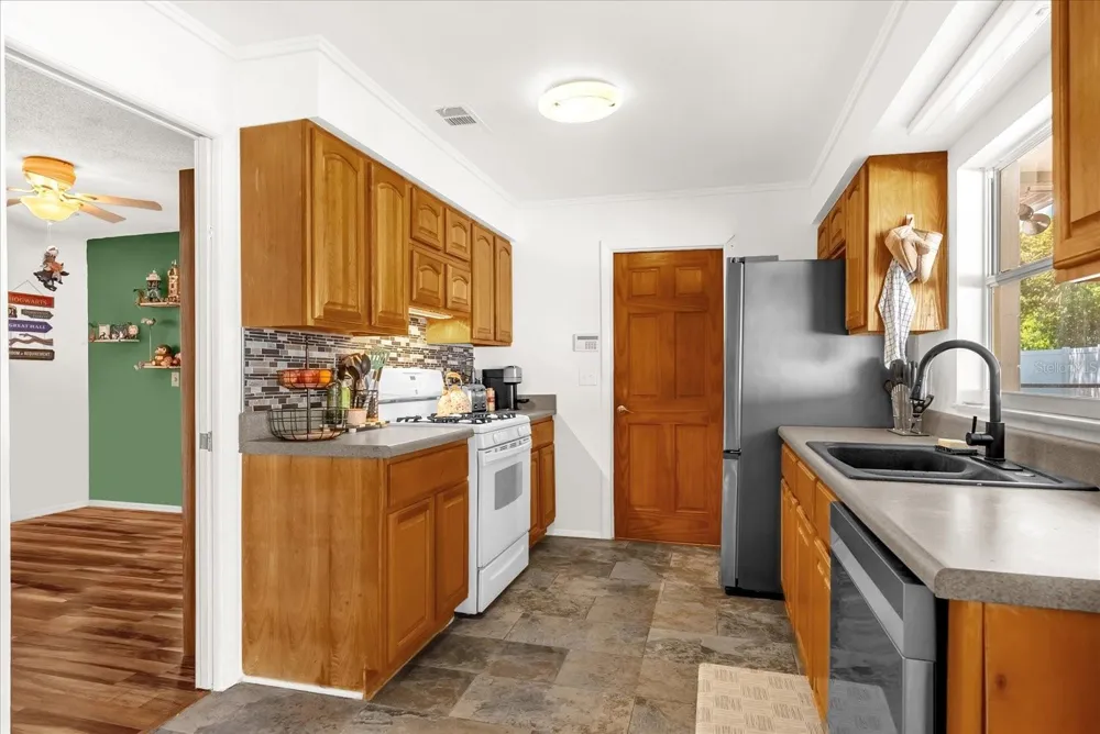 623 SWALLOW DRIVE Casselberry, FL 32707