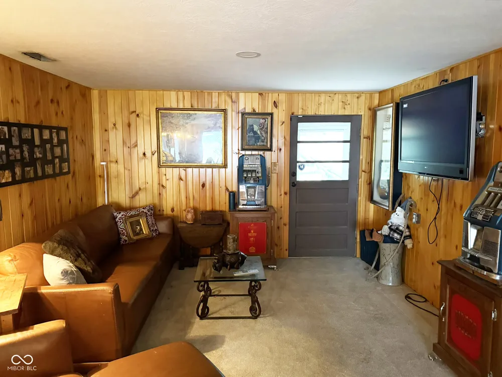 2370 S Oak Drive Rockville, IN 47872