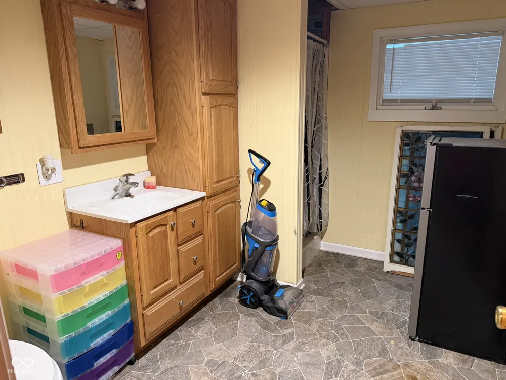 2370 S Oak Drive Rockville, IN 47872