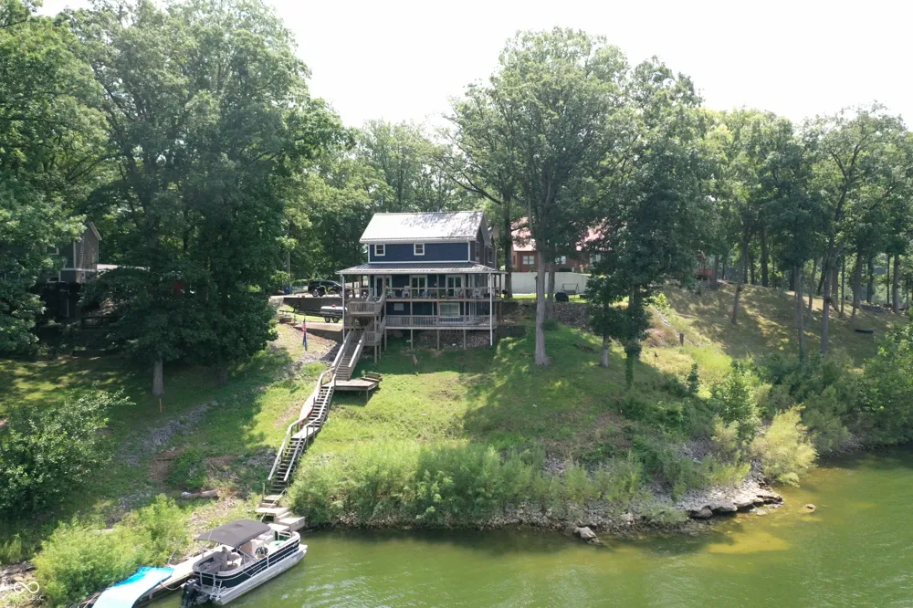 2370 S Oak Drive Rockville, IN 47872