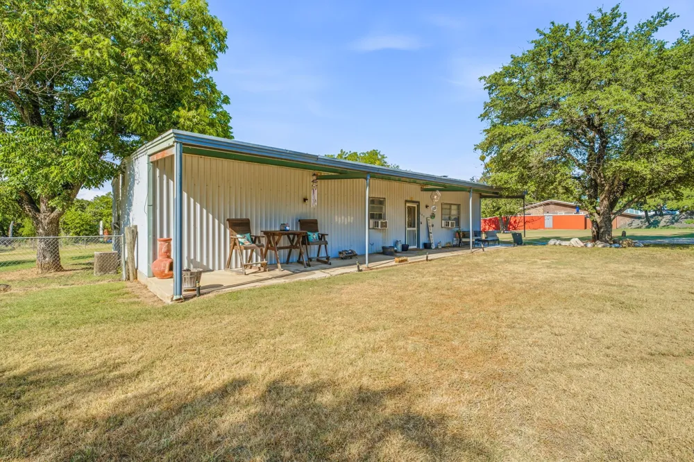 609 E Labadie Avenue De Leon, TX 76444