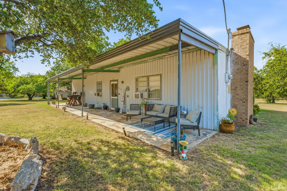 609 E Labadie Avenue De Leon, TX 76444