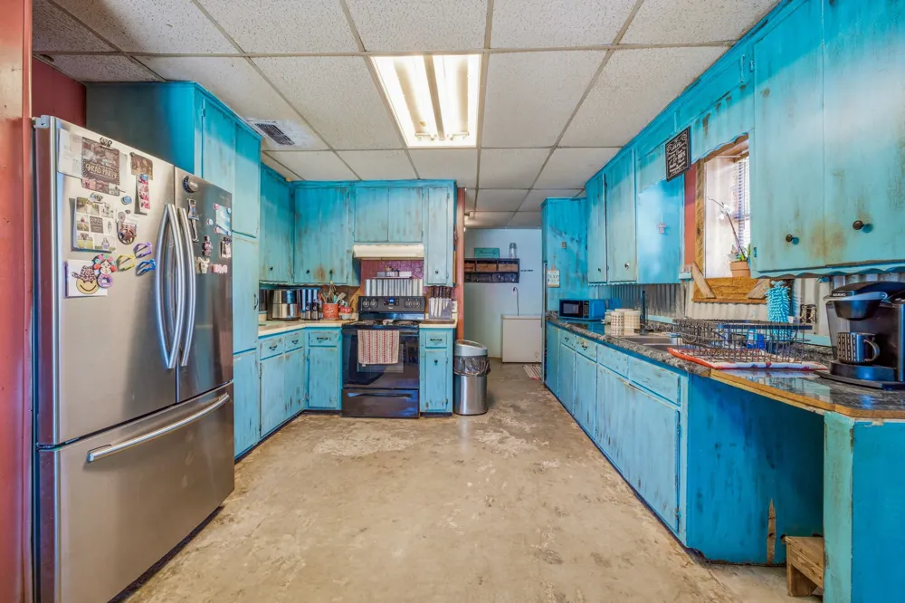 609 E Labadie Avenue De Leon, TX 76444