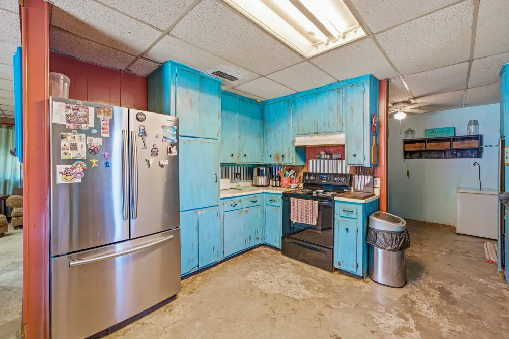 609 E Labadie Avenue De Leon, TX 76444