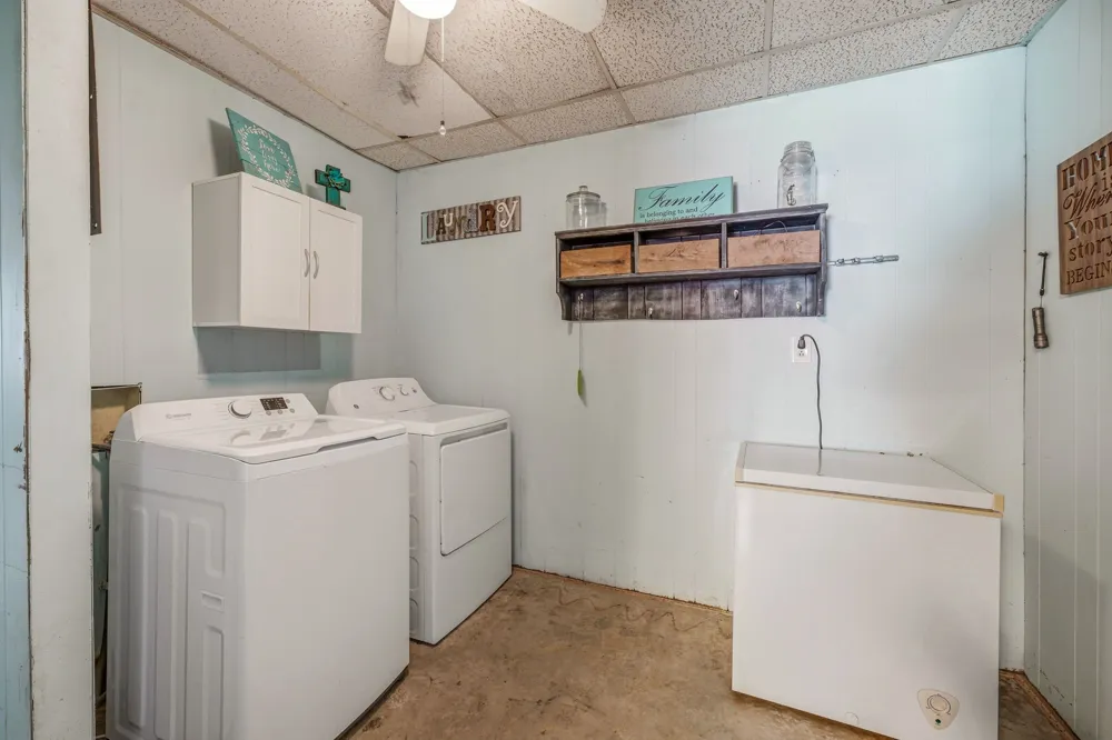 609 E Labadie Avenue De Leon, TX 76444