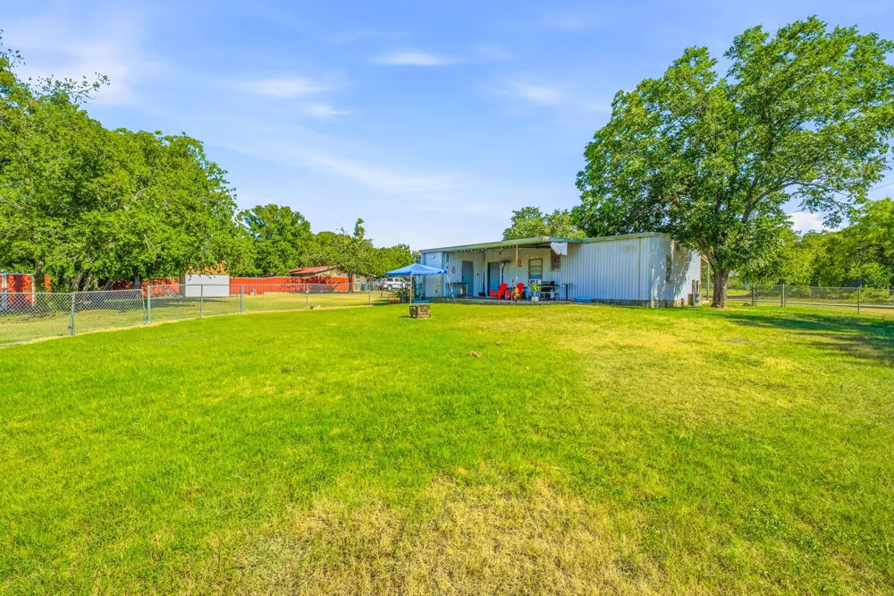 609 E Labadie Avenue De Leon, TX 76444