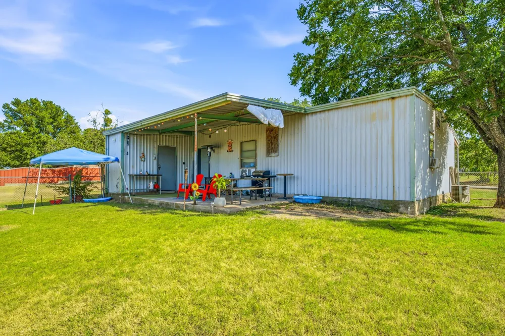 609 E Labadie Avenue De Leon, TX 76444