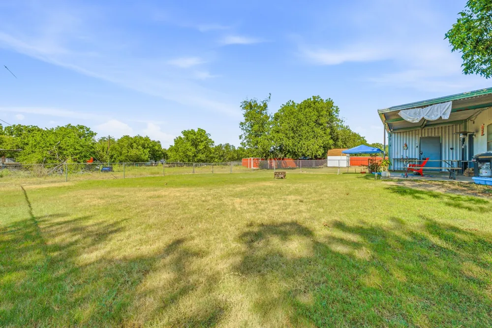 609 E Labadie Avenue De Leon, TX 76444
