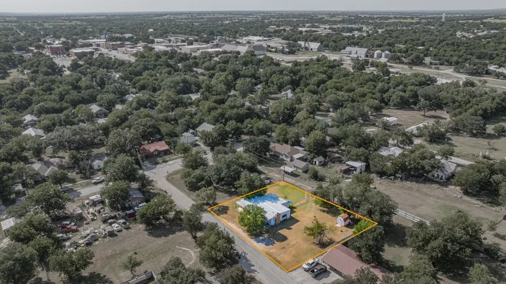 609 E Labadie Avenue De Leon, TX 76444