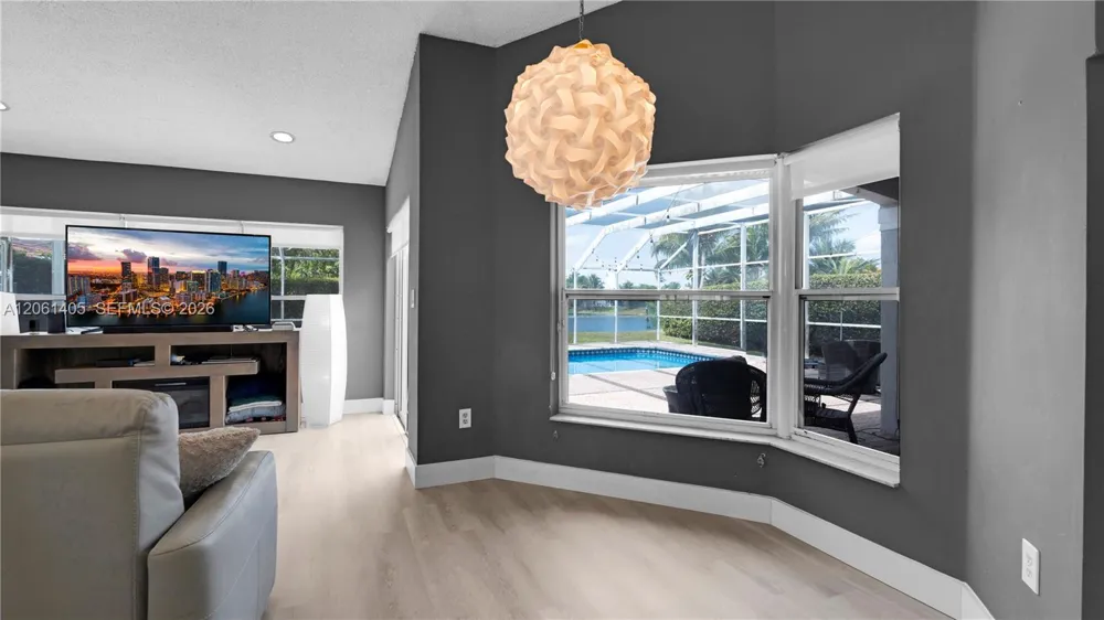 8356 SW 158th Ave Miami, FL 33193