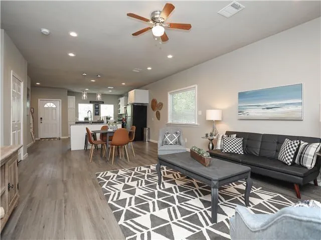 707 Garrett Street #B Pasadena, TX 77506