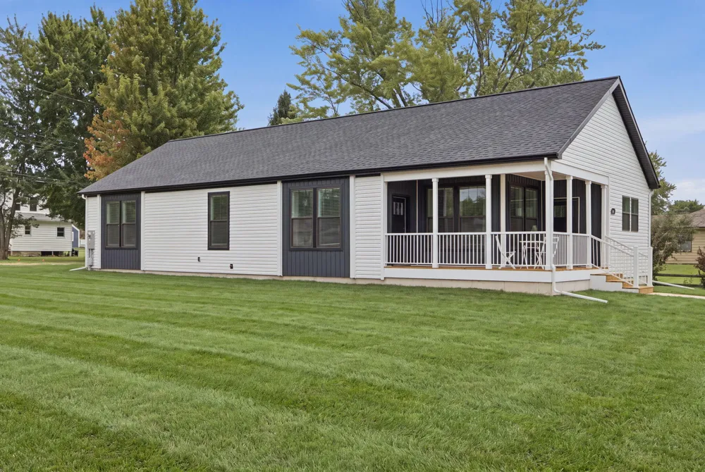 407 Sherwood Avenue Three Oaks, MI 49128