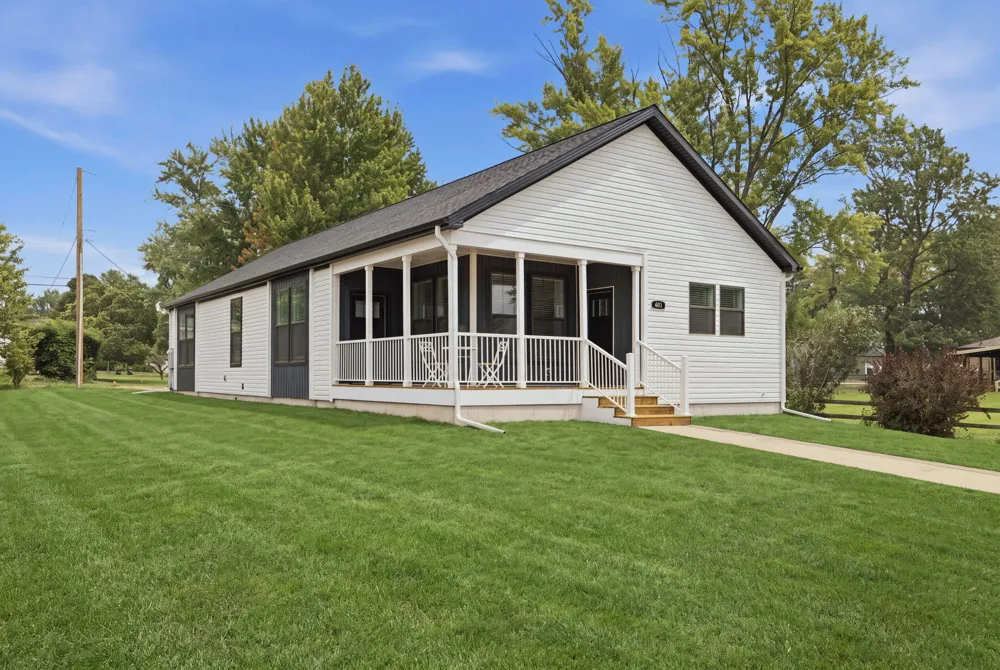 407 Sherwood Avenue Three Oaks, MI 49128
